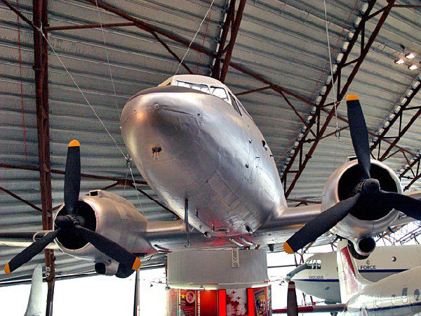 Cyber A�ro Breton - DOUGLAS DAKOTA IV